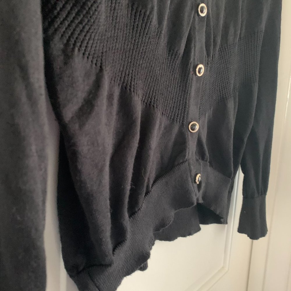 Select + Trend Button Front Long Sleeve Sweater Size Medium. - Picture 3 of 6